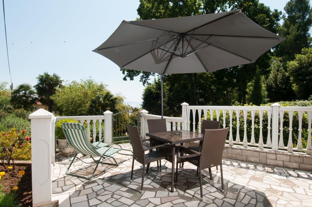 Apartments Villa Salona Opatija Oda fotoğraf